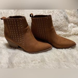 Ladies boot.